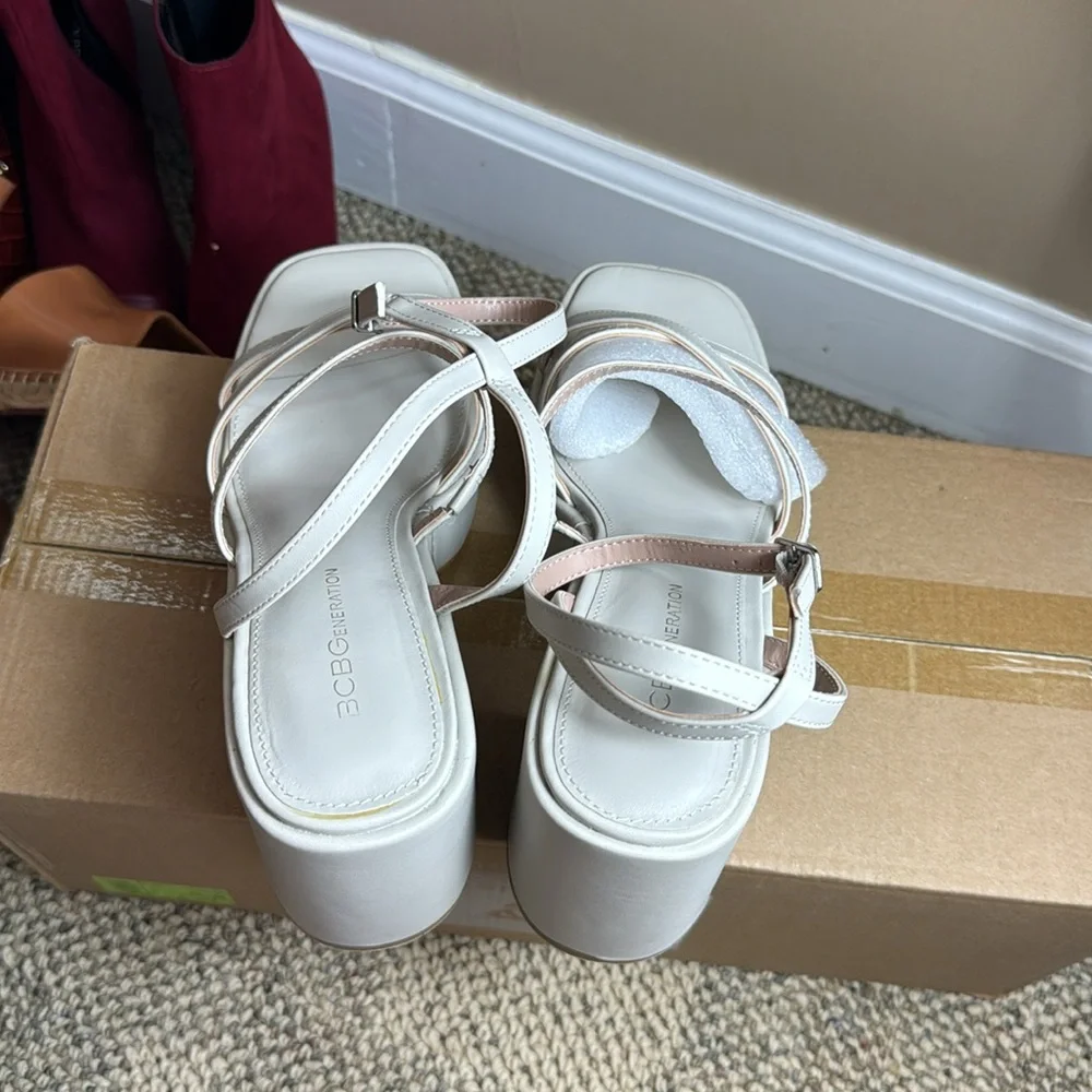 NWOT - • BCBGeneration • Women's Sandi Sandal, Stone, Size 9 - FABULOUS! 🤩